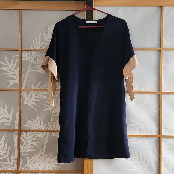 Dress - Picture 1 of 8